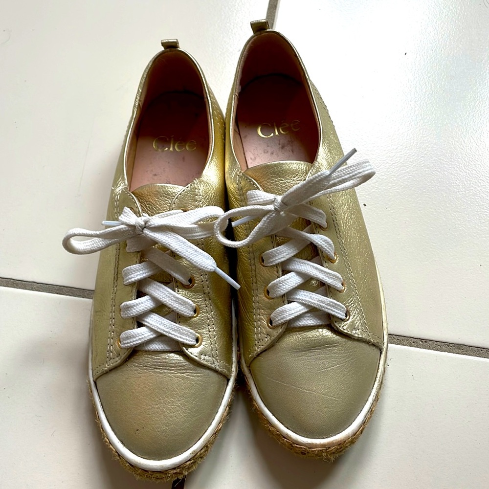 Golden shoes, size 8